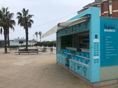 Dirección, horario, teléfono y opiniones de Minideixalleria de Castelldefels (Plaça de Les Palmeres) en Castelldefels